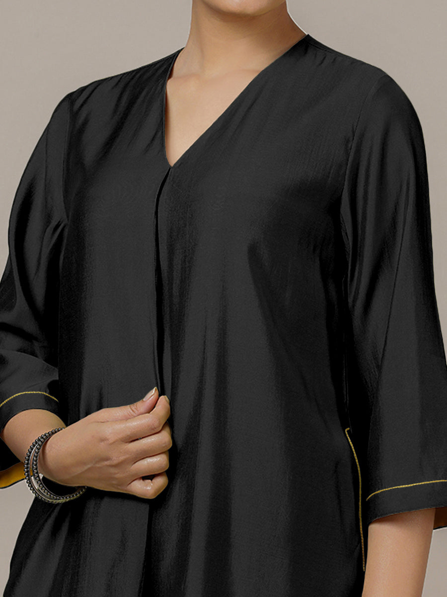 Alisha x Rozaana Kurta, in Black Viscose, featuring three quarter sleeves and v-neckline, made for daily & work (view 3).
