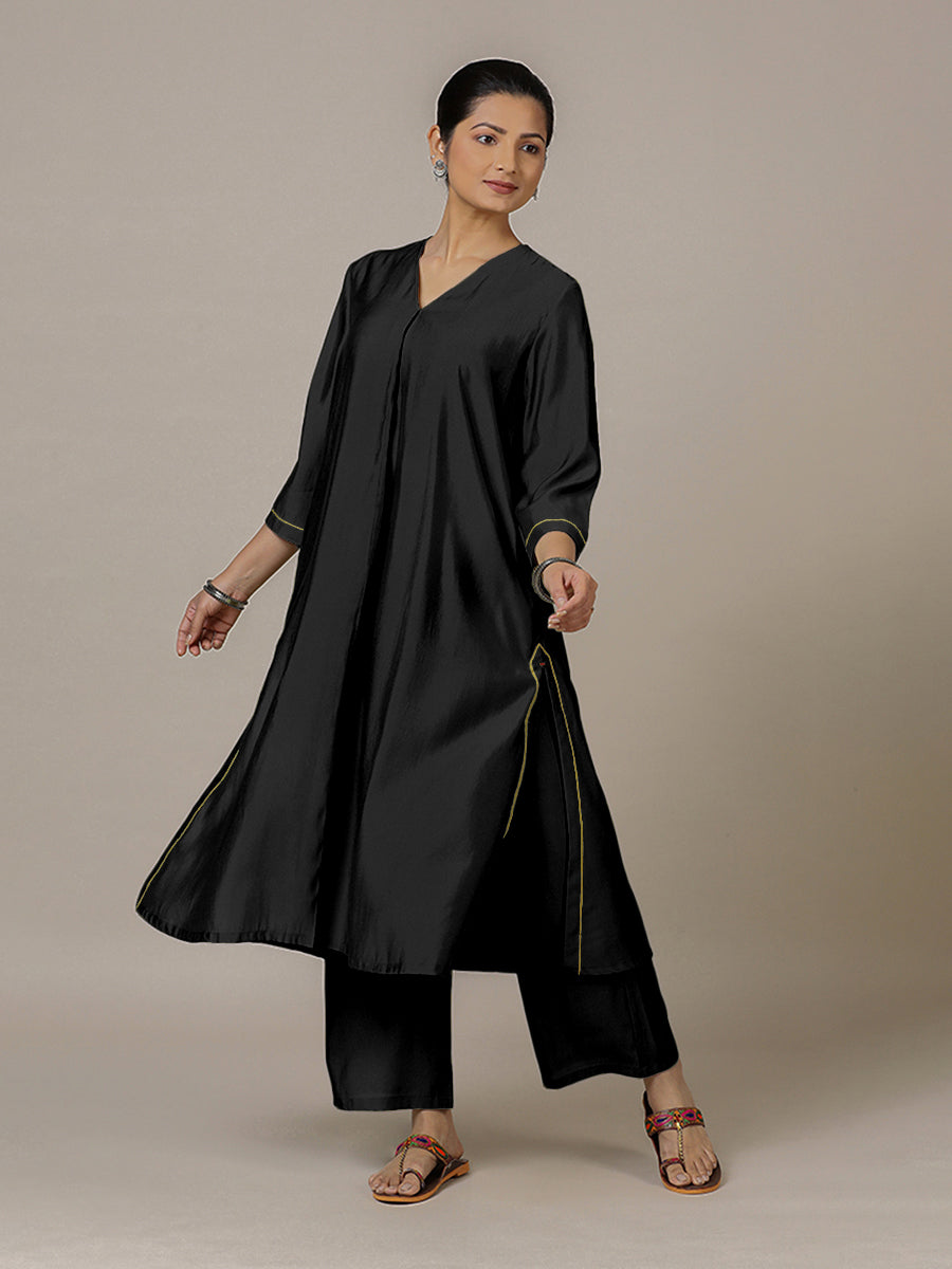 Alisha x Rozaana Kurta, in Black Viscose, featuring three quarter sleeves and v-neckline, made for daily & work (view 5).