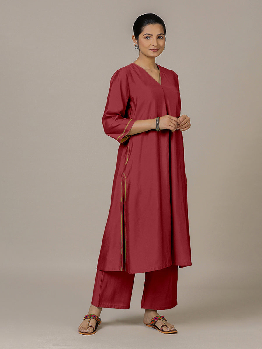 Alisha x Rozaana Kurta, in Red Viscose, featuring three quarter sleeves and v-neckline, made for daily & work (view 6).