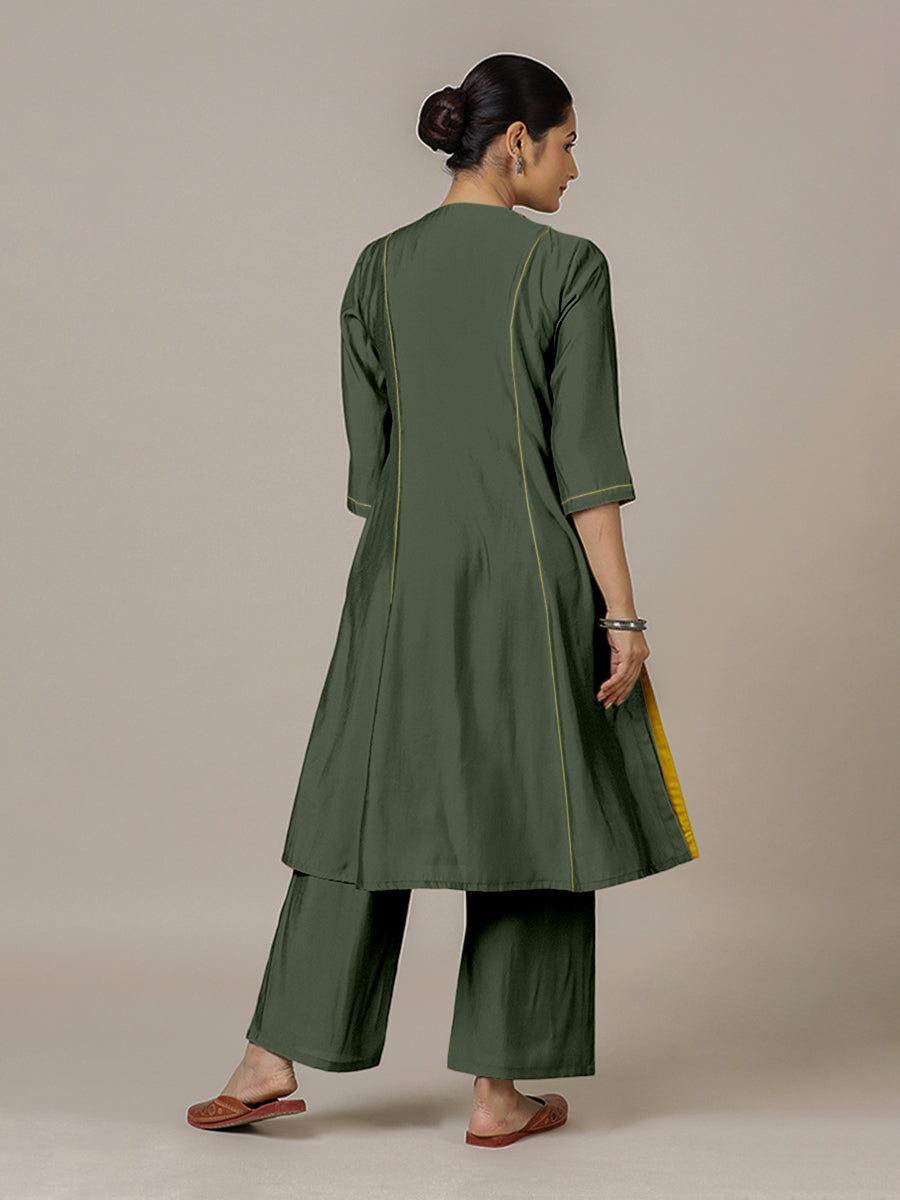 Amal x Rozaana Kurta, in Green Viscose, featuring three quarter sleeves and overlap v-neckline, made for daily & work (view 2).