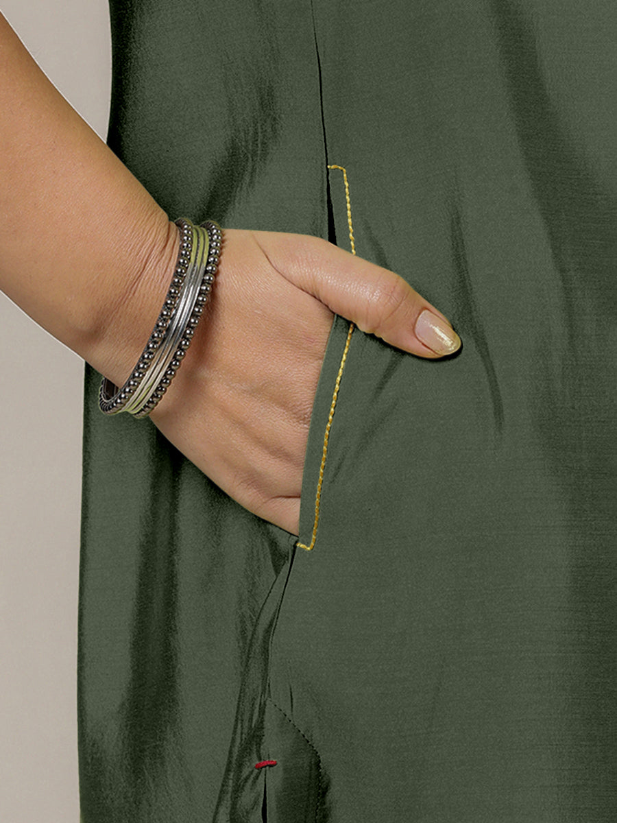 Amal x Rozaana Kurta, in Green Viscose, featuring three quarter sleeves and overlap v-neckline, made for daily & work (view 4).