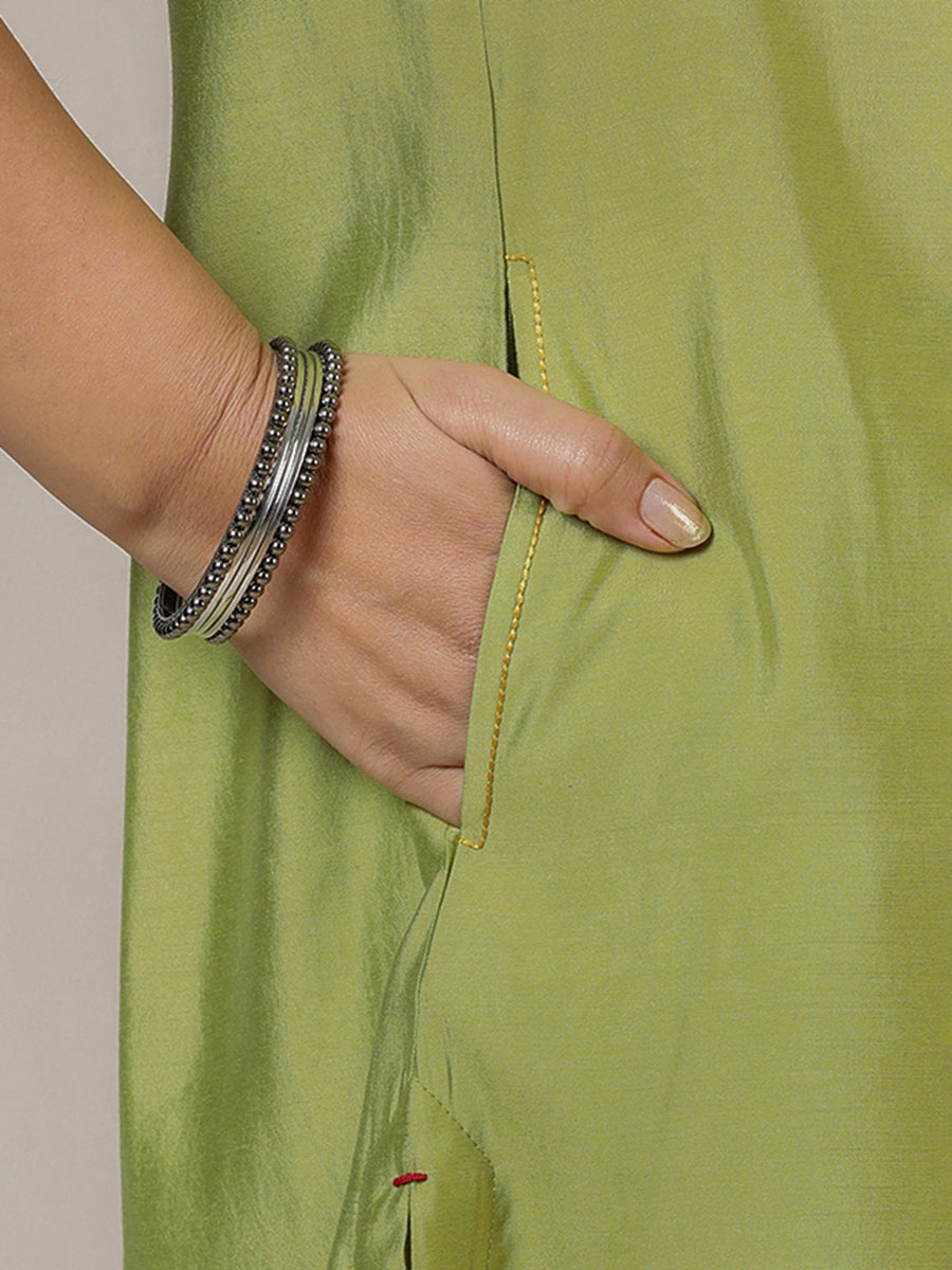Amal x Rozaana Kurta, in Green Viscose, featuring three quarter sleeves and overlap v-neckline, made for daily & work (view 4).