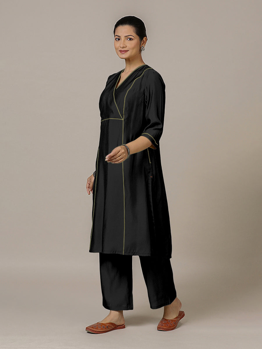 Amal x Rozaana Kurta, in Black Viscose, featuring three quarter sleeves and overlap v-neckline, made for daily & work (view 7).
