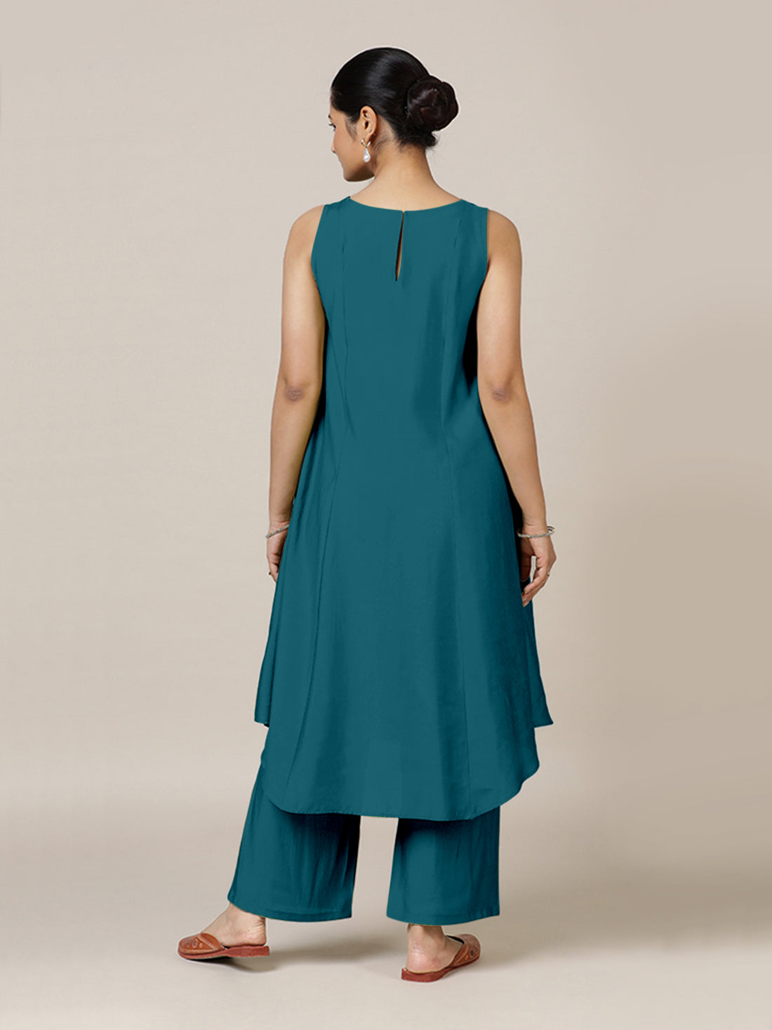 Anoki x Rozaana Kurta, in Green Viscose, featuring sleeveless and boat neckline, made for daily & work (view 2).