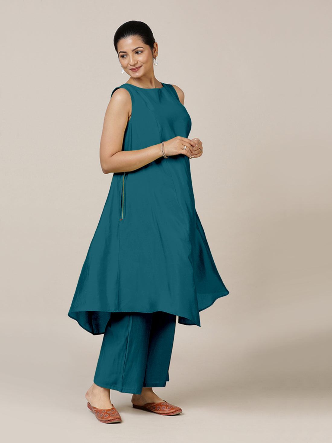 Anoki x Rozaana Kurta, in Green Viscose, featuring sleeveless and boat neckline, made for daily & work (view 6).