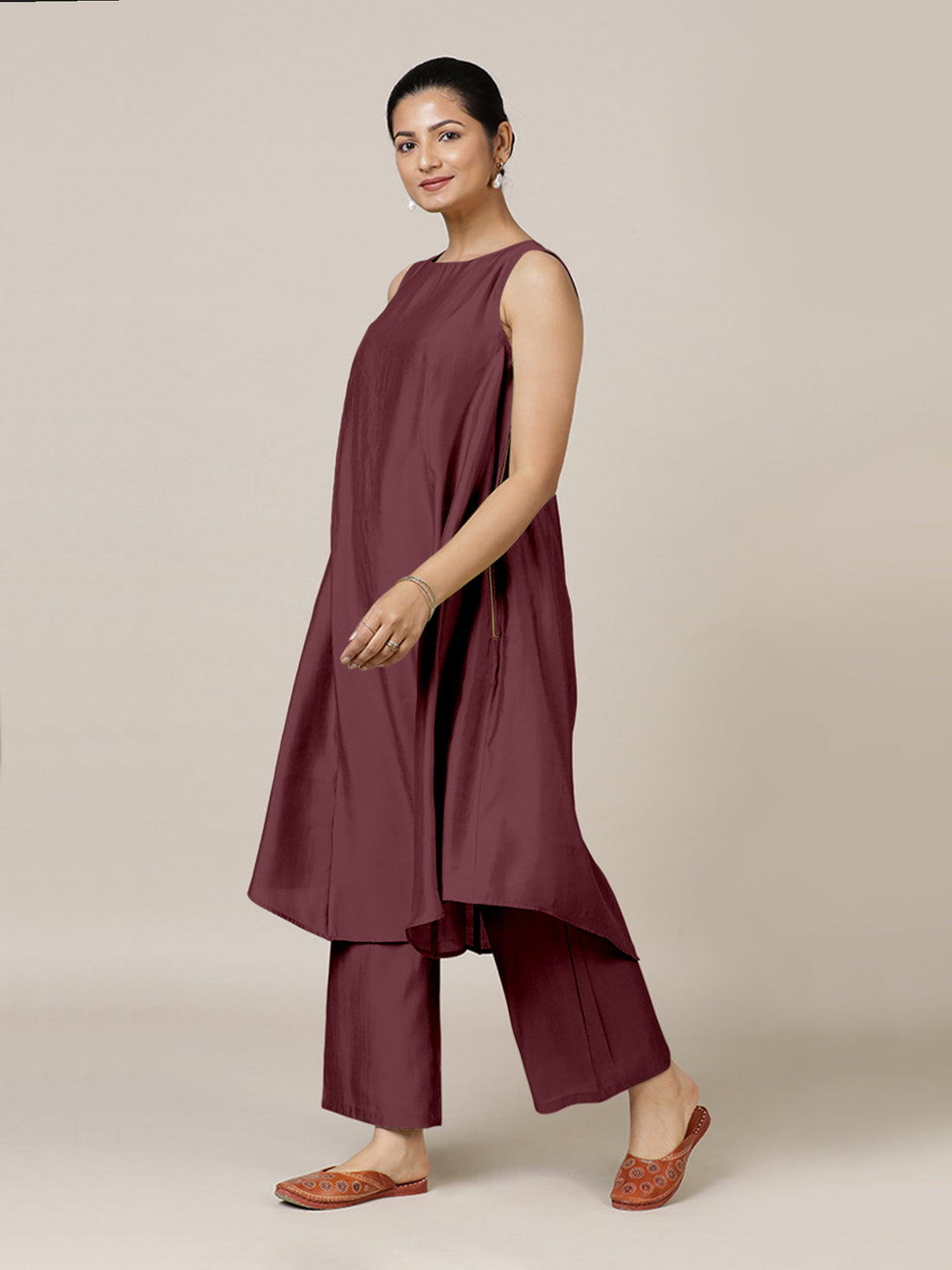 Anoki x Rozaana Kurta, in Maroon Viscose, featuring sleeveless and boat neckline, made for daily & work (view 7).