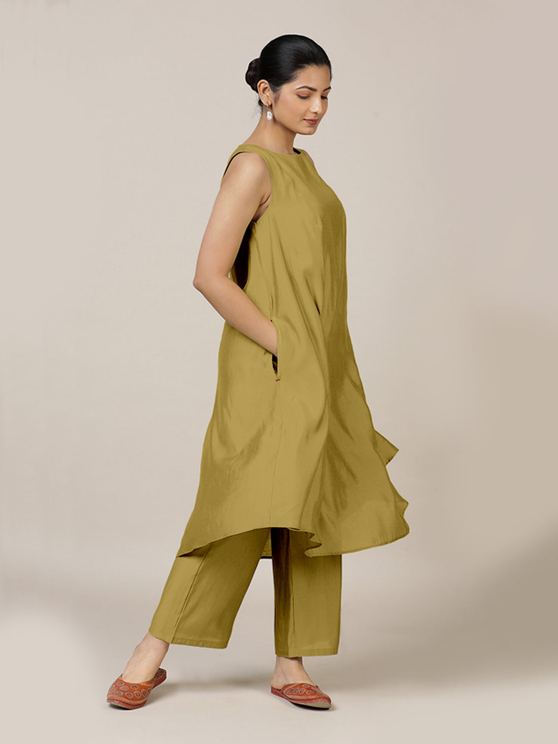 Anoki x Rozaana Kurta, in Yellow Viscose, featuring sleeveless and boat neckline, made for daily & work (view 4).