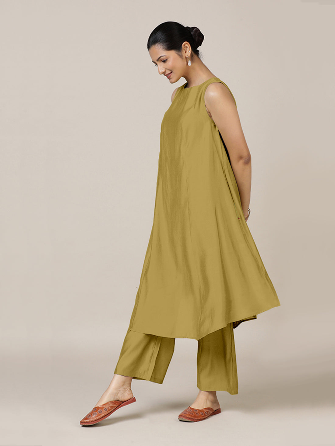 Anoki x Rozaana Kurta, in Yellow Viscose, featuring sleeveless and boat neckline, made for daily & work (view 8).