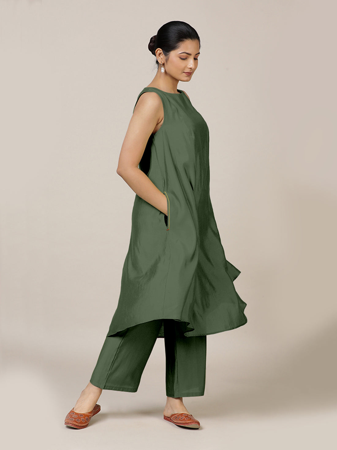 Anoki x Rozaana Kurta, in Green Viscose, featuring sleeveless and boat neckline, made for daily & work (view 4).
