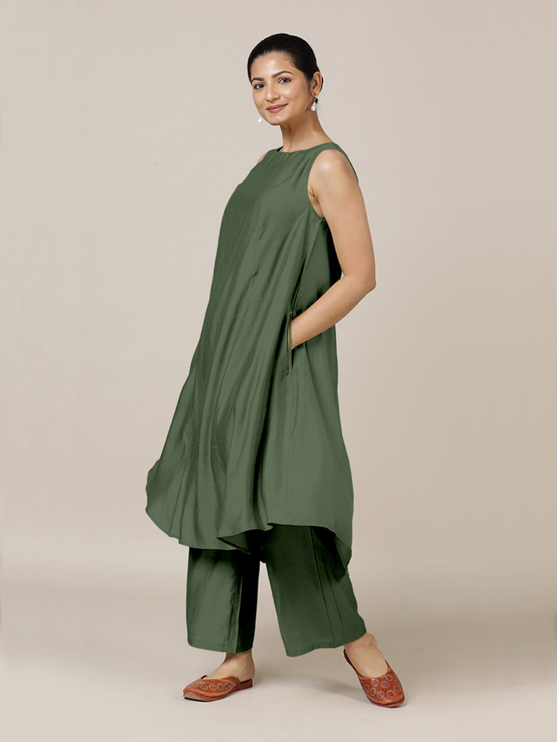 Anoki x Rozaana Kurta, in Green Viscose, featuring sleeveless and boat neckline, made for daily & work (view 5).