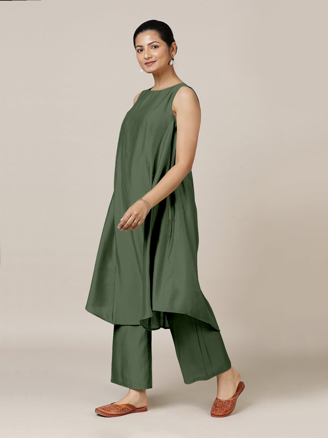 Anoki x Rozaana Kurta, in Green Viscose, featuring sleeveless and boat neckline, made for daily & work (view 7).
