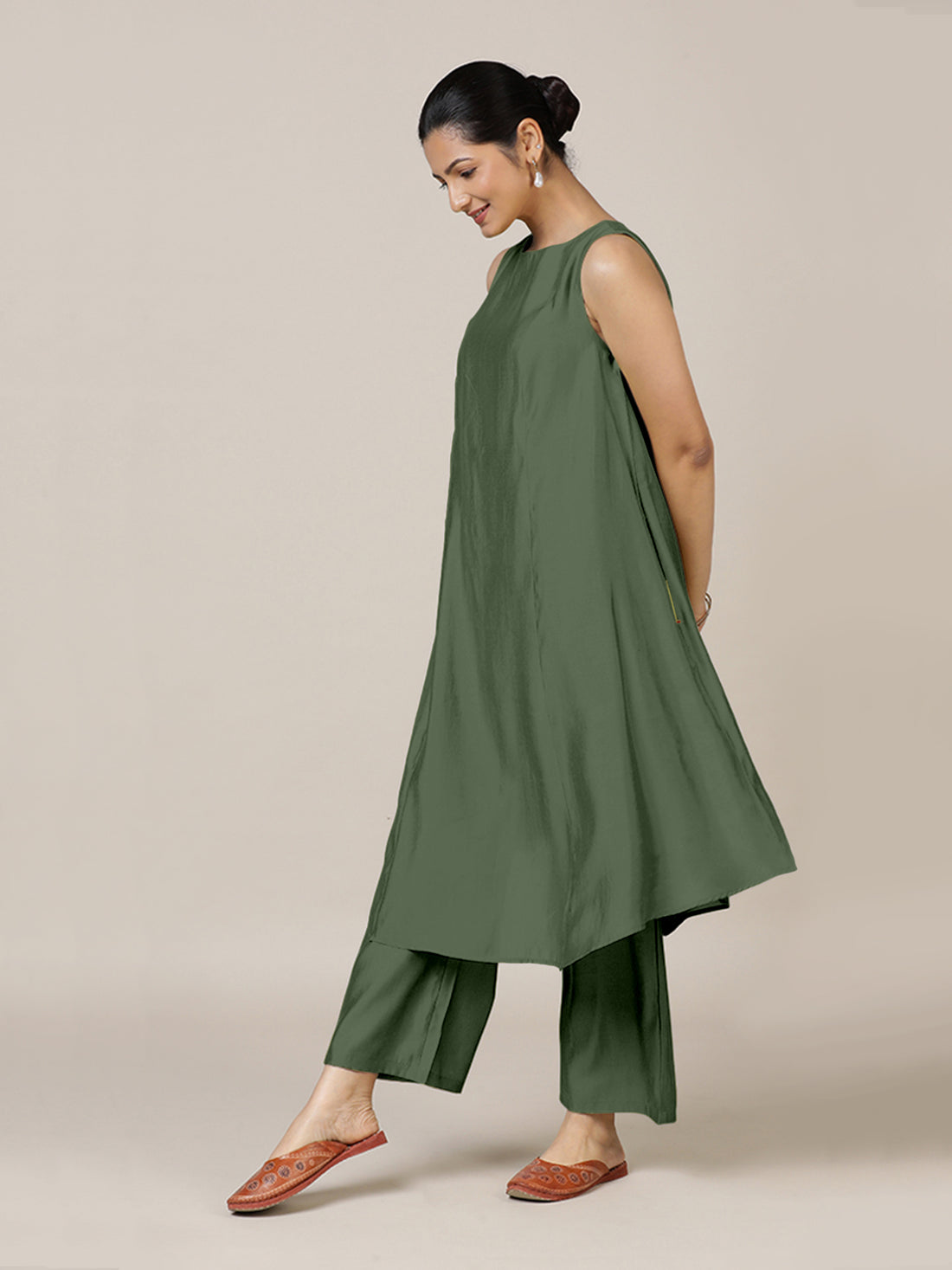 Anoki x Rozaana Kurta, in Green Viscose, featuring sleeveless and boat neckline, made for daily & work (view 8).