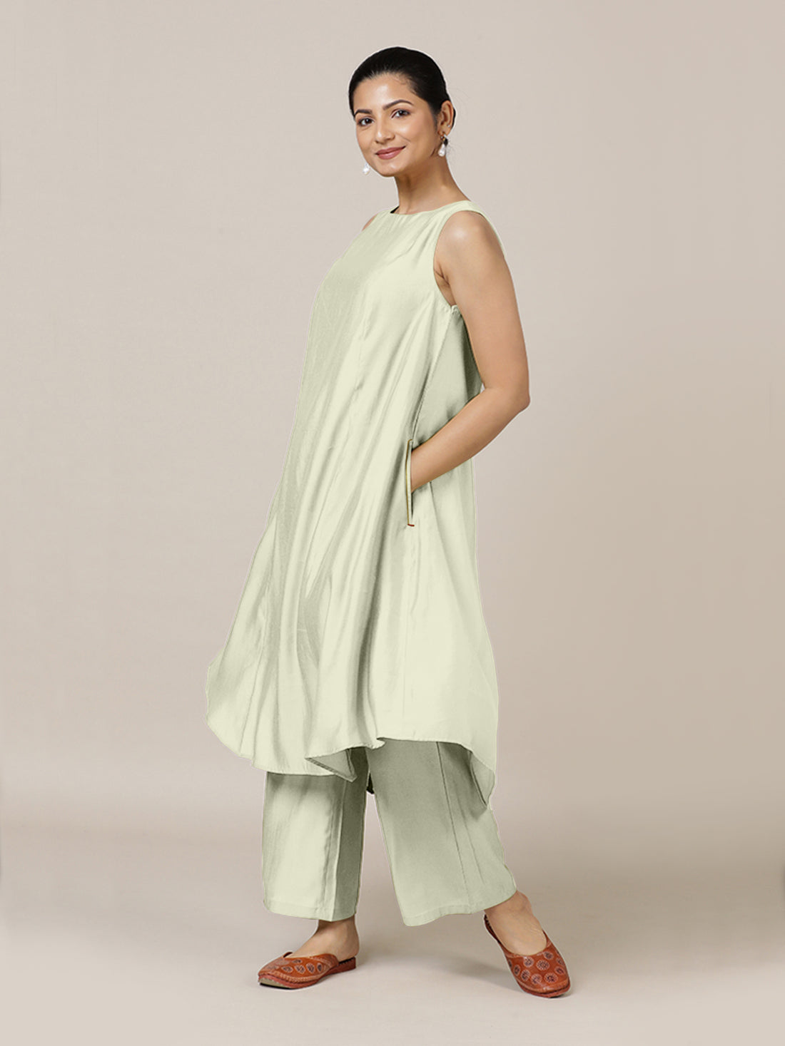 Anoki x Rozaana Kurta, in Cream Viscose, featuring sleeveless and boat neckline, made for daily & work (view 5).