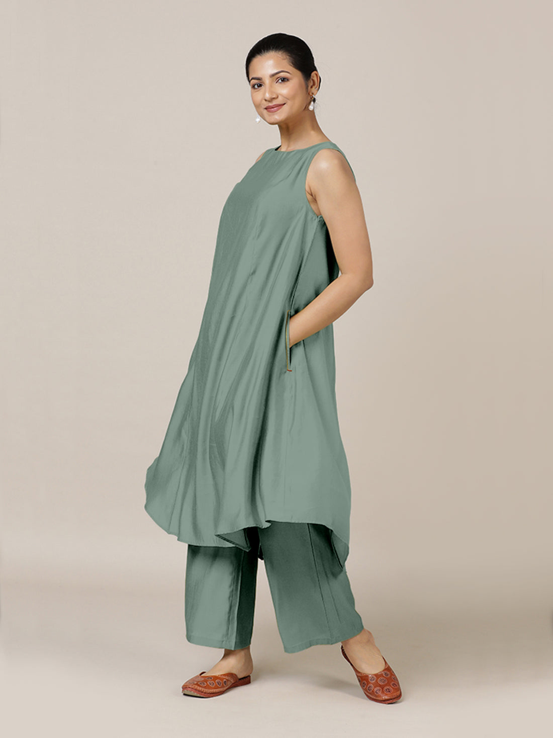 Anoki x Rozaana Kurta, in Green Viscose, featuring sleeveless and boat neckline, made for daily & work (view 5).
