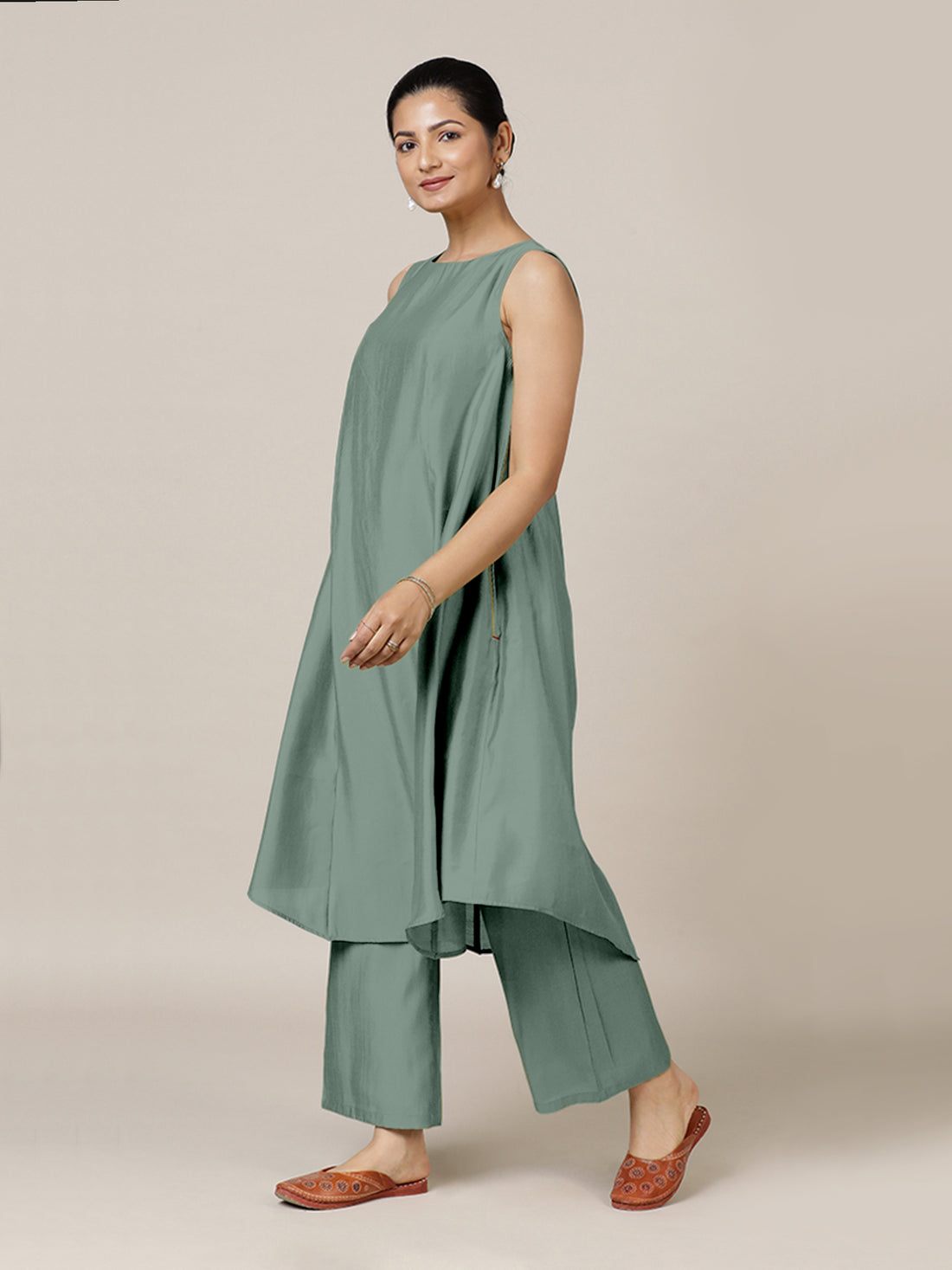 Anoki x Rozaana Kurta, in Green Viscose, featuring sleeveless and boat neckline, made for daily & work (view 8).