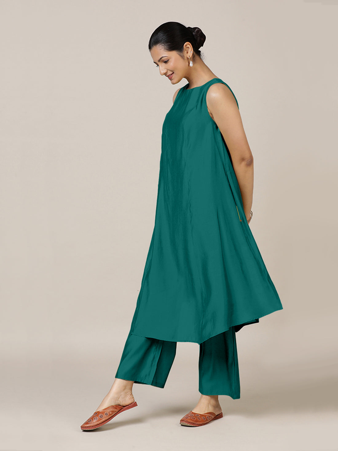Anoki x Rozaana Kurta, in Green Viscose, featuring sleeveless and boat neckline, made for daily & work (view 8).