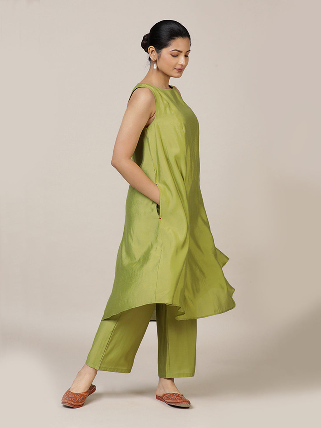 Anoki x Rozaana Kurta, in Green Viscose, featuring sleeveless and boat neckline, made for daily & work (view 4).