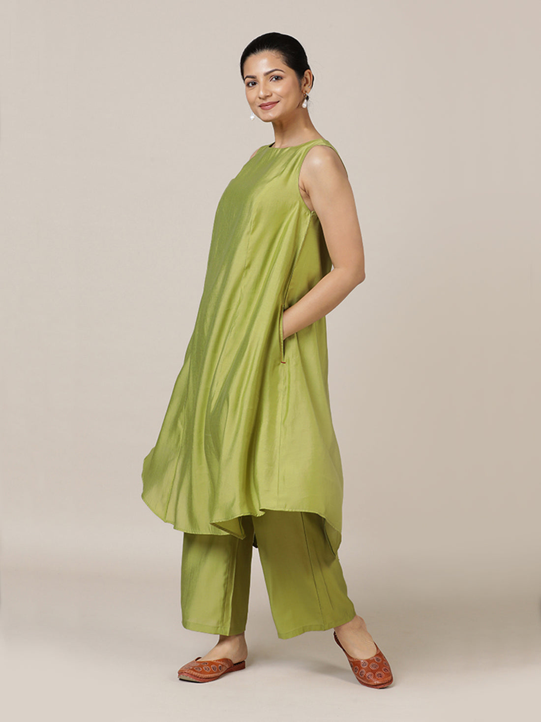 Anoki x Rozaana Kurta, in Green Viscose, featuring sleeveless and boat neckline, made for daily & work (view 5).