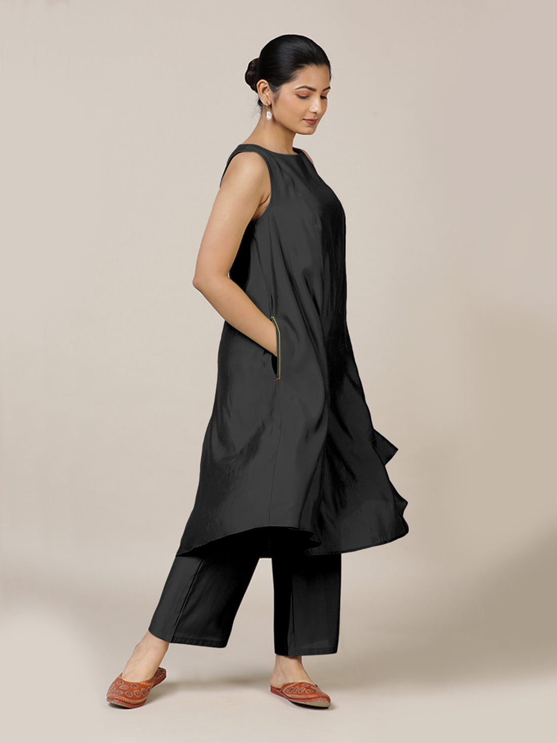 Anoki x Rozaana Kurta, in Black Viscose, featuring sleeveless and boat neckline, made for daily & work (view 4).