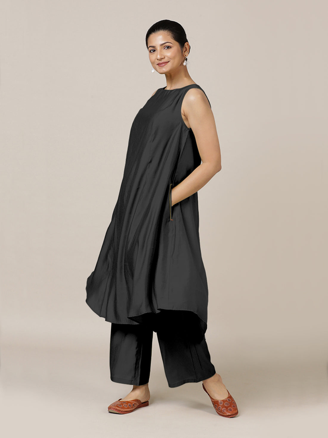 Anoki x Rozaana Kurta, in Black Viscose, featuring sleeveless and boat neckline, made for daily & work (view 5).