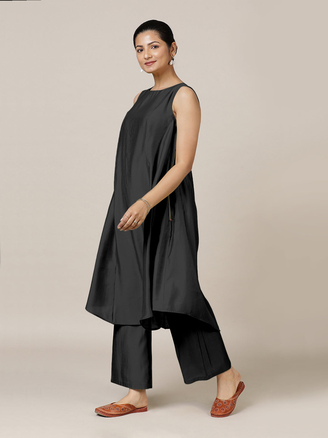 Anoki x Rozaana Kurta, in Black Viscose, featuring sleeveless and boat neckline, made for daily & work (view 8).