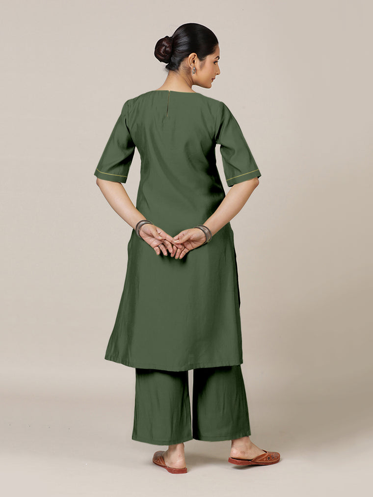 Esha x Rozaana Kurta, in Green Viscose, featuring elbow sleeves and round neck with splitline, made for daily & work (view 2).