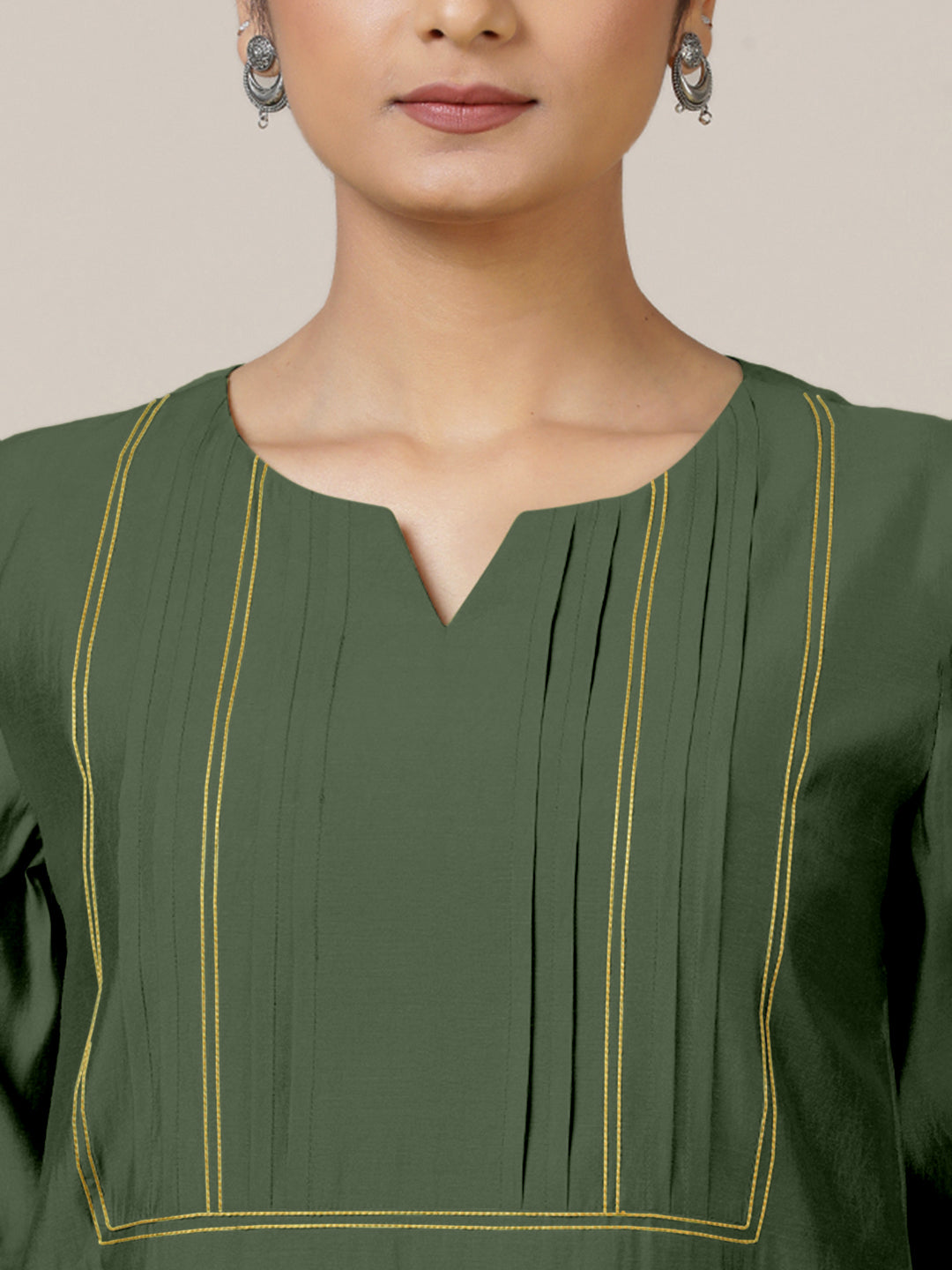 Esha x Rozaana Kurta, in Green Viscose, featuring elbow sleeves and round neck with splitline, made for daily & work (view 4).