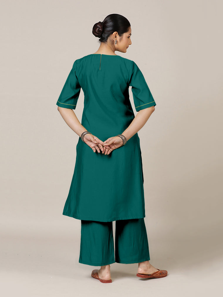 Esha x Rozaana Kurta, in Green Viscose, featuring elbow sleeves and round neck with splitline, made for daily & work (view 2).