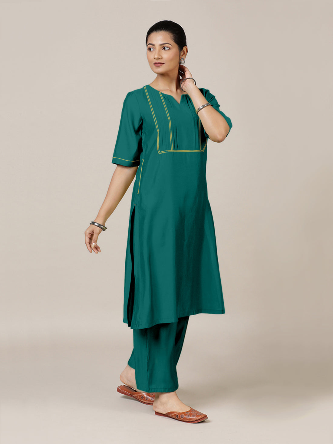 Esha x Rozaana Kurta, in Green Viscose, featuring elbow sleeves and round neck with splitline, made for daily & work (view 7).