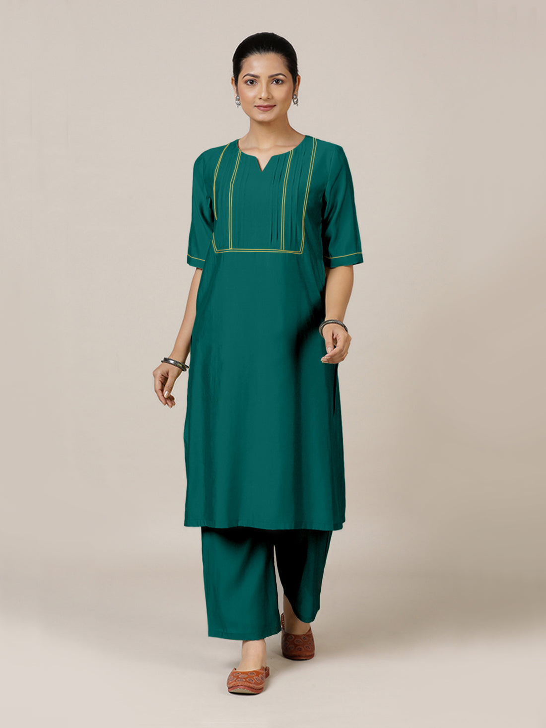 Esha x Rozaana Kurta, in Green Viscose, featuring elbow sleeves and round neck with splitline, made for daily & work (view 8).