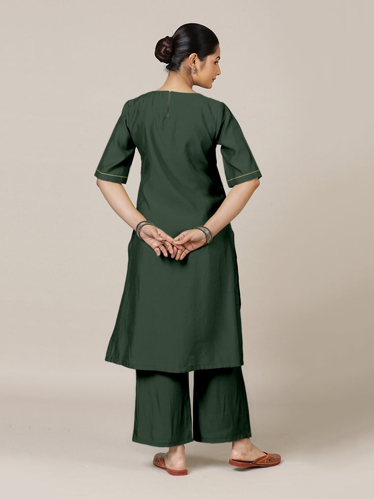 Esha x Rozaana Kurta, in Green Viscose, featuring elbow sleeves and round neck with splitline, made for daily & work (view 2).