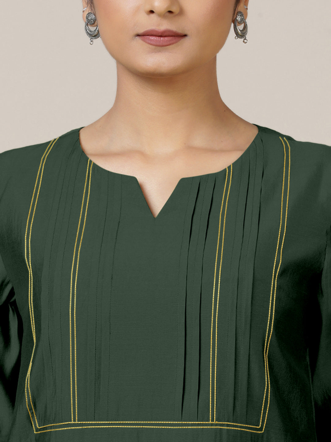 Esha x Rozaana Kurta, in Green Viscose, featuring elbow sleeves and round neck with splitline, made for daily & work (view 4).