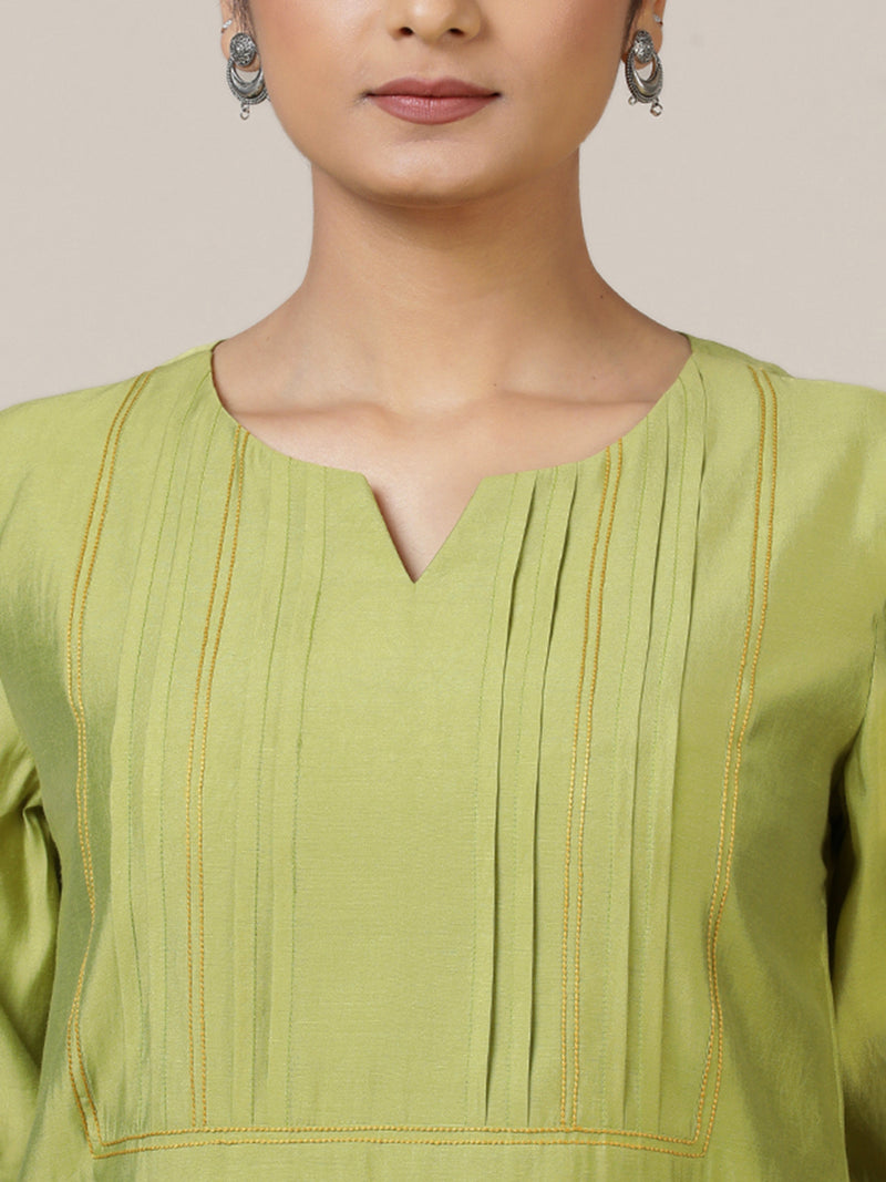Esha x Rozaana Kurta, in Green Viscose, featuring elbow sleeves and round neck with splitline, made for daily & work (view 4).