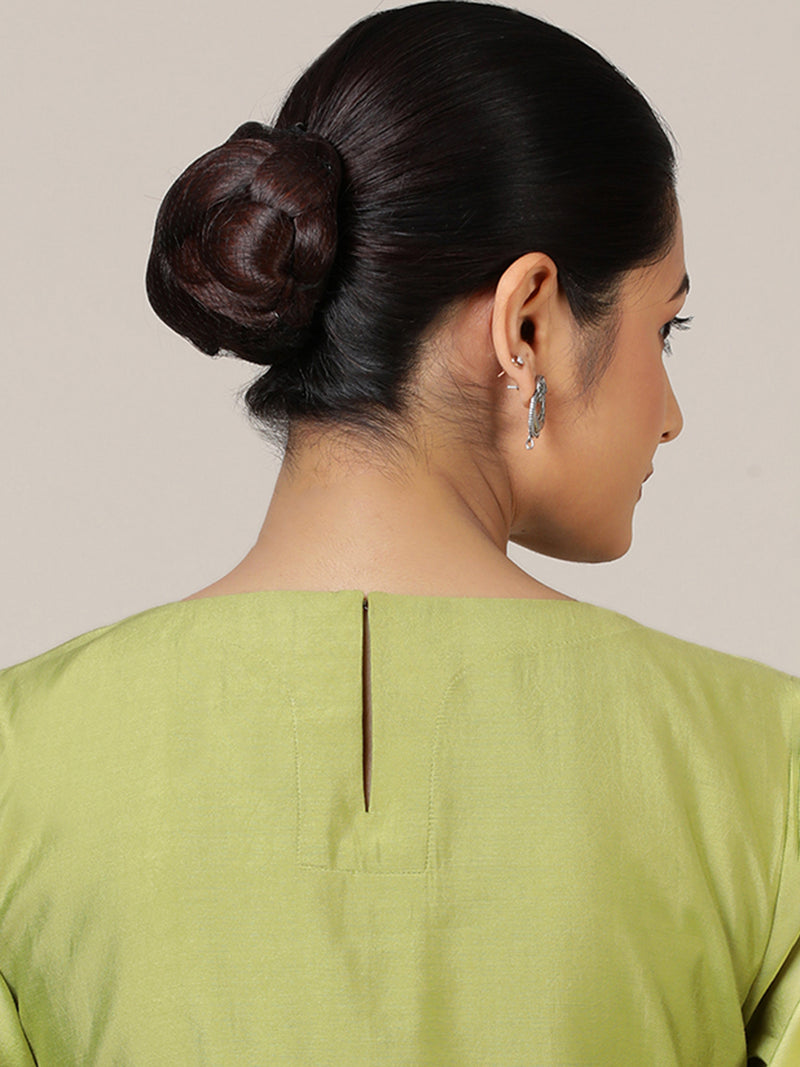 Esha x Rozaana Kurta, in Green Viscose, featuring elbow sleeves and round neck with splitline, made for daily & work (view 5).