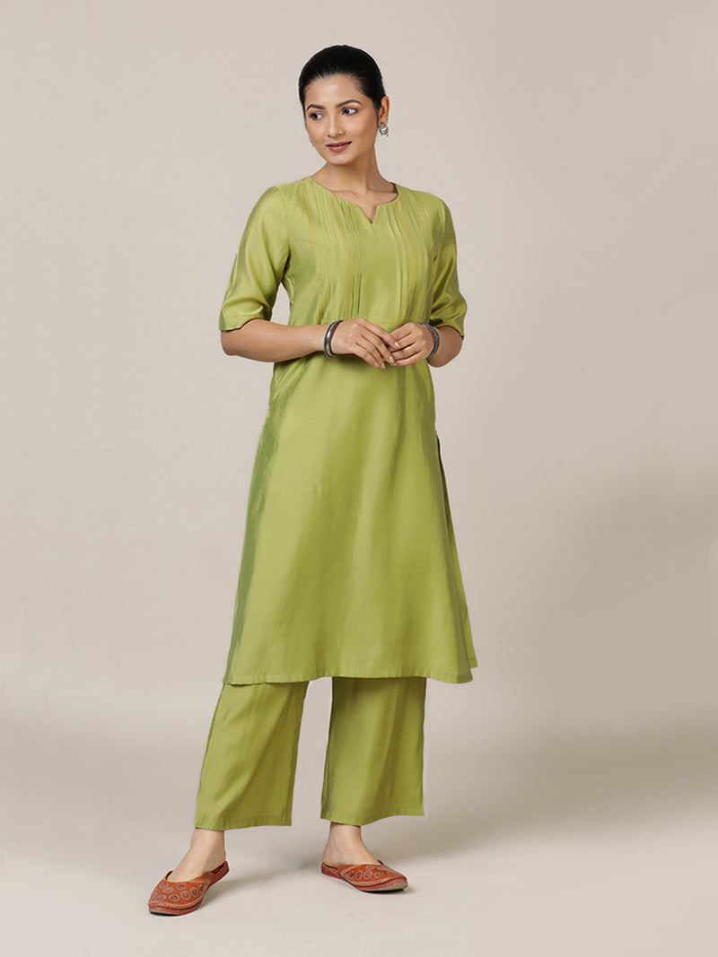 Esha x Rozaana Kurta, in Green Viscose, featuring elbow sleeves and round neck with splitline, made for daily & work (view 7).