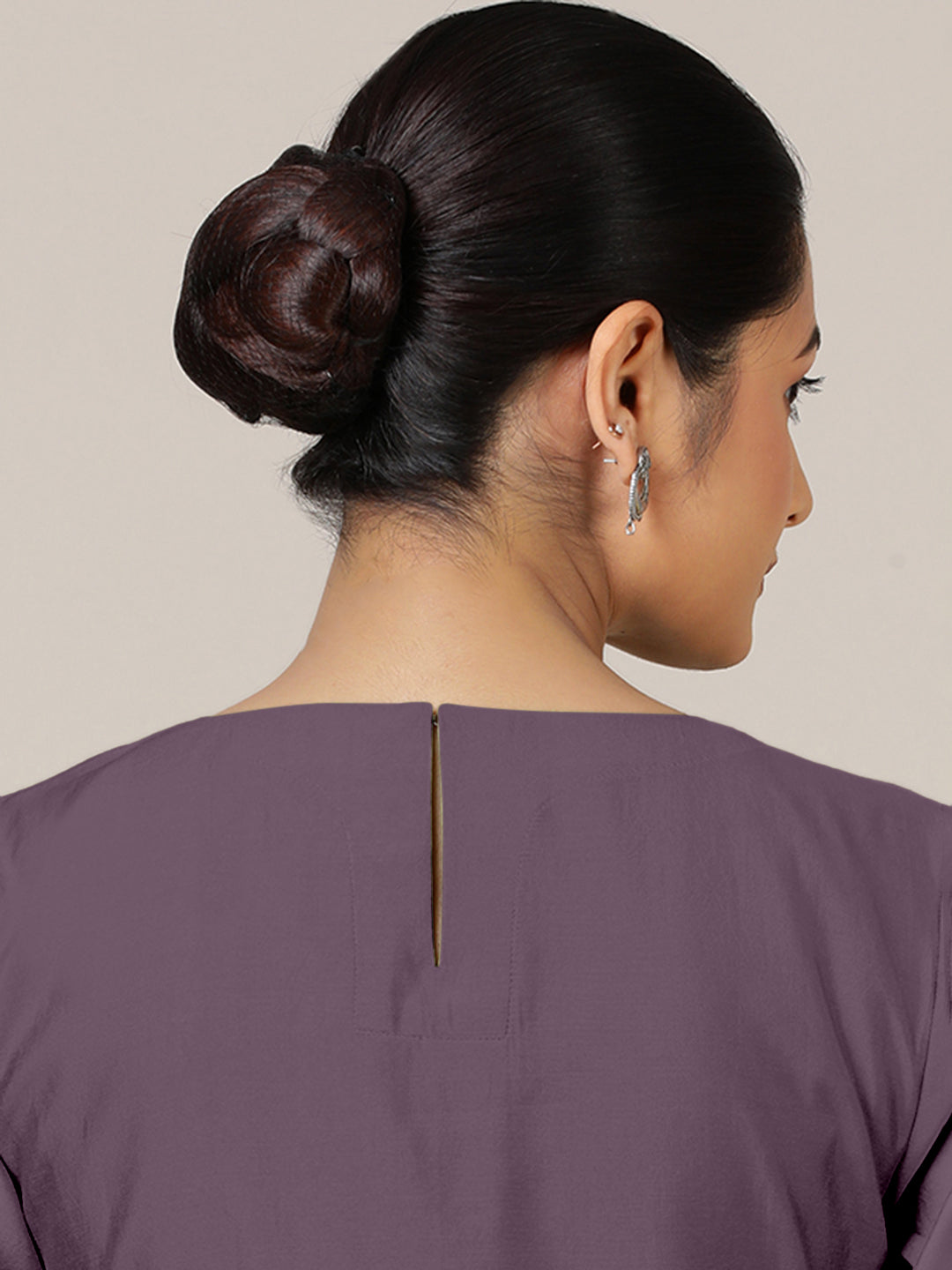 Esha x Rozaana Kurta, in Purple Viscose, featuring elbow sleeves and round neck with splitline, made for daily & work (view 5).