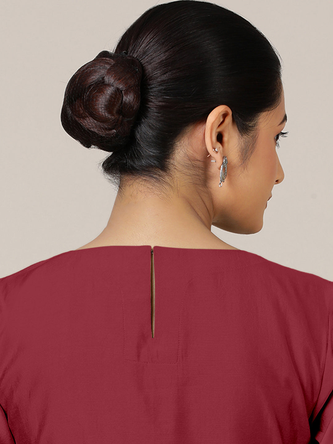 Esha x Rozaana Kurta, in Red Viscose, featuring elbow sleeves and round neck with splitline, made for daily & work (view 5).