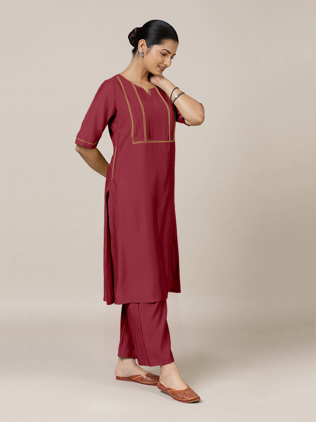 Esha x Rozaana Kurta, in Red Viscose, featuring elbow sleeves and round neck with splitline, made for daily & work (view 8).