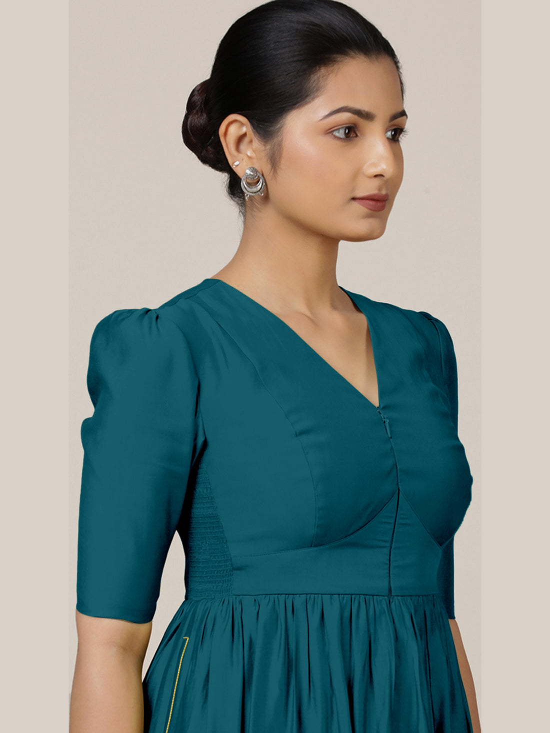 Faiza x Rozaana Kurta, in Green Viscose, featuring elbow sleeves and v-neckline, made for daily & work (view 3).