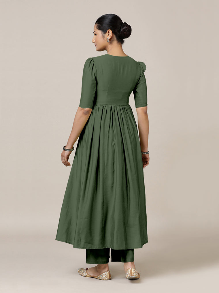 Faiza x Rozaana Kurta, in Green Viscose, featuring elbow sleeves and v-neckline, made for daily & work (view 2).