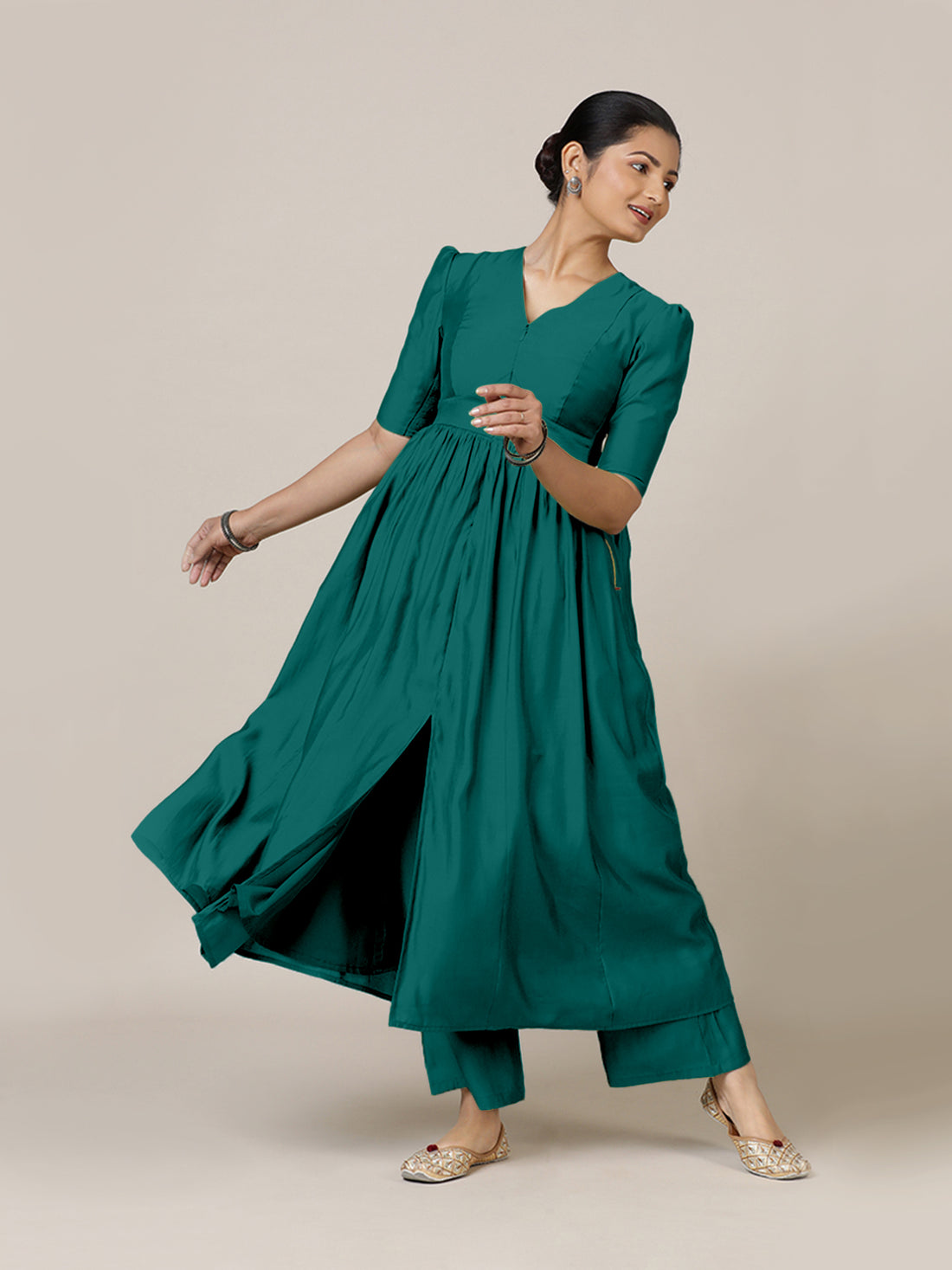 Faiza x Rozaana Kurta, in Green Viscose, featuring elbow sleeves and v-neckline, made for daily & work.