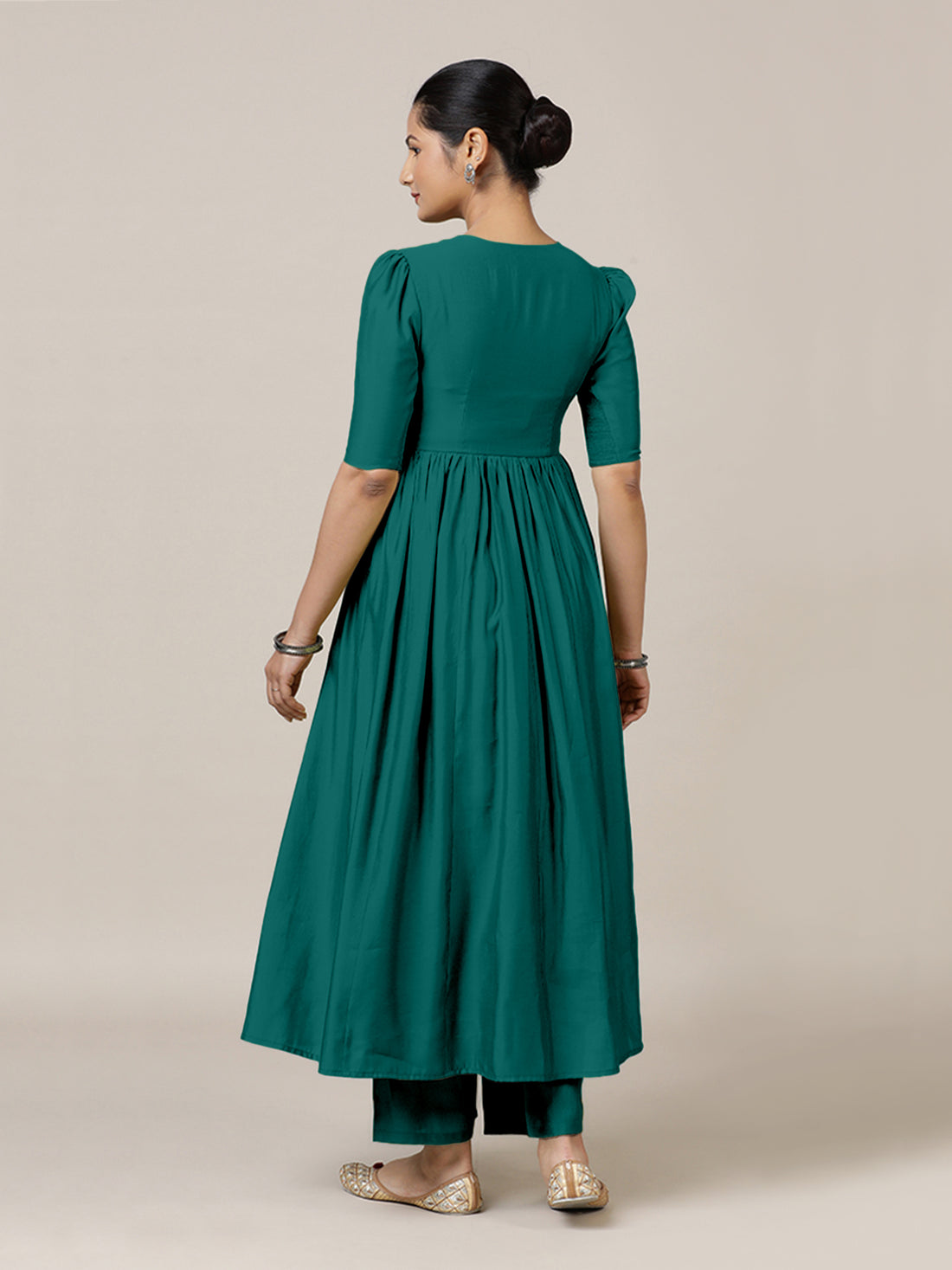Faiza x Rozaana Kurta, in Green Viscose, featuring elbow sleeves and v-neckline, made for daily & work (view 2).