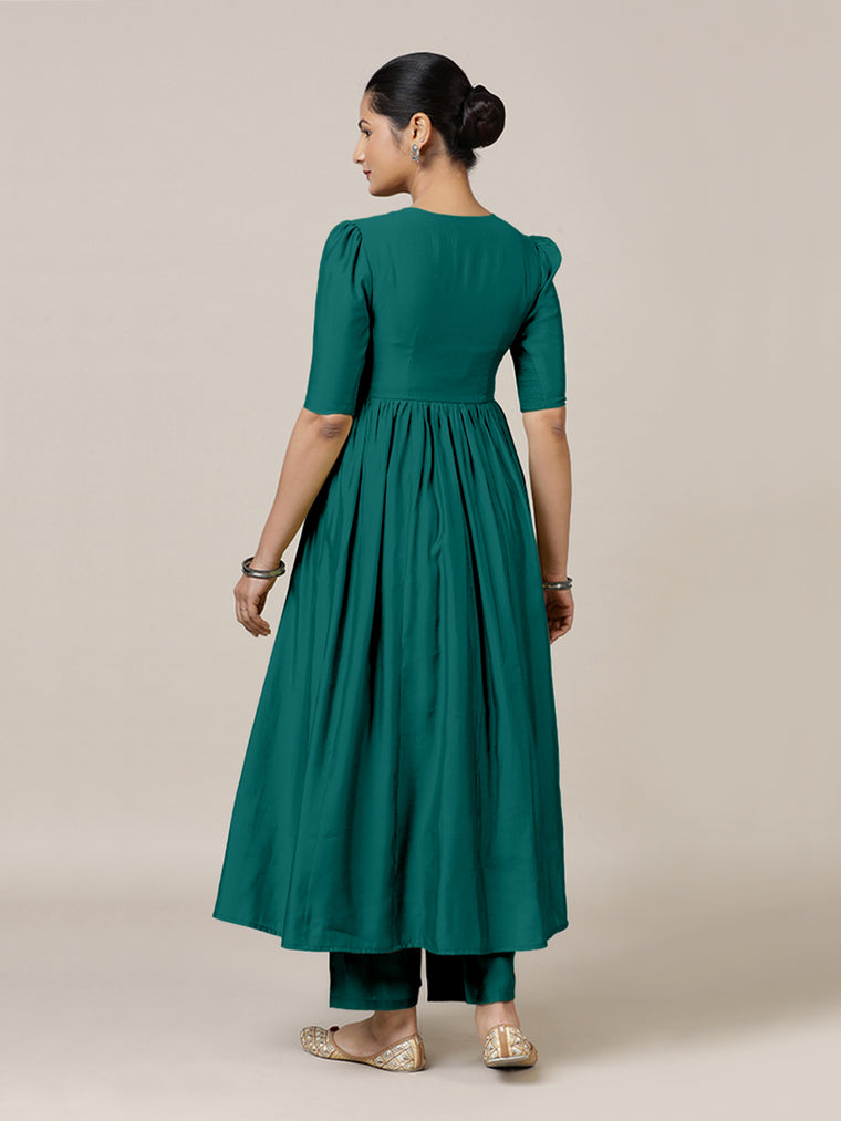 Faiza x Rozaana Kurta, in Green Viscose, featuring elbow sleeves and v-neckline, made for daily & work (view 2).