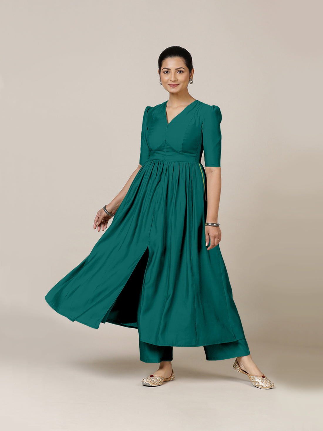 Faiza x Rozaana Kurta, in Green Viscose, featuring elbow sleeves and v-neckline, made for daily & work (view 7).