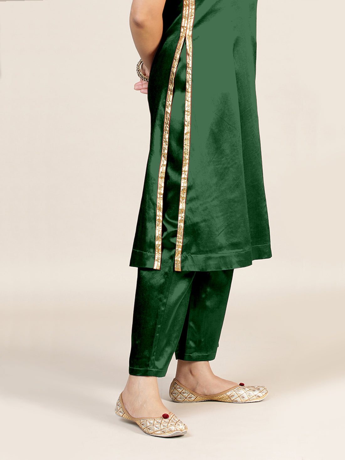 Gulnaaz x Tyohaar Kurta, in Green Vegan Silk, featuring sleeveless and round neckline, made for party & festive (view 5).
