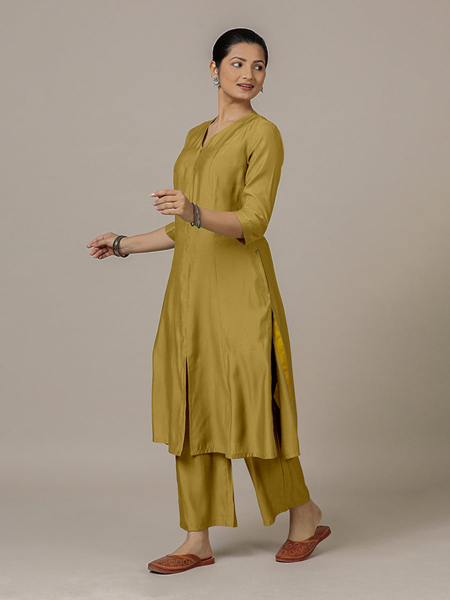 Mahek x Rozaana Kurta, in Yellow Viscose, featuring three quarter sleeves and v-neckline, made for daily & work (view 8).