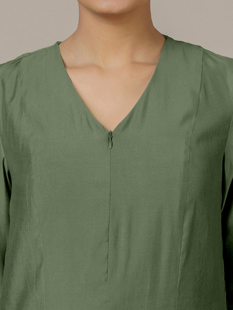 Mahek x Rozaana Kurta, in Green Viscose, featuring three quarter sleeves and v-neckline, made for daily & work (view 3).