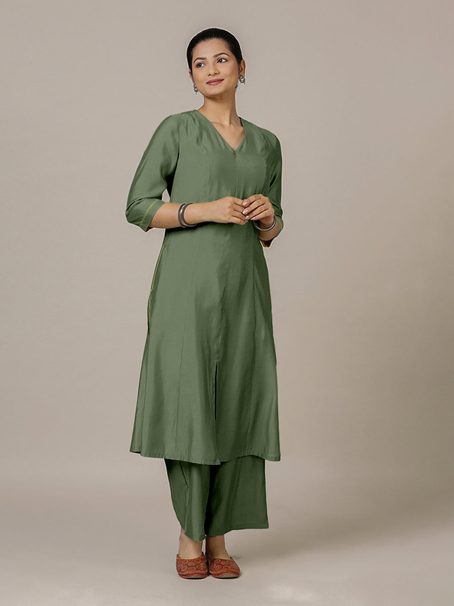 Mahek x Rozaana Kurta, in Green Viscose, featuring three quarter sleeves and v-neckline, made for daily & work (view 5).