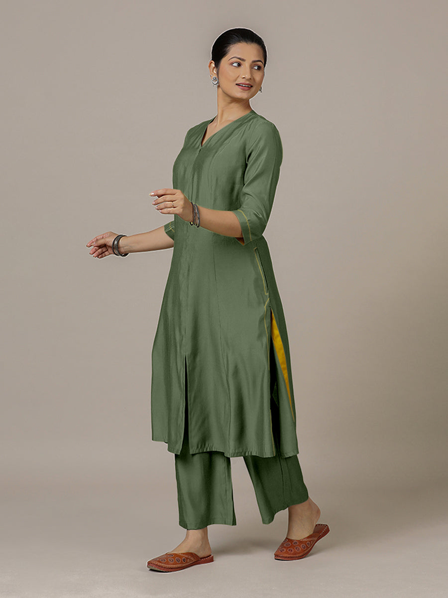 Mahek x Rozaana Kurta, in Green Viscose, featuring three quarter sleeves and v-neckline, made for daily & work (view 6).