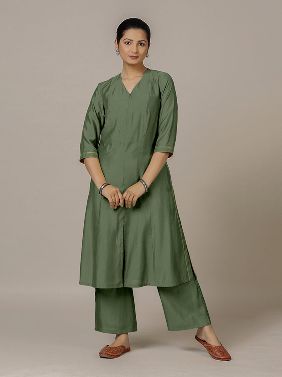 Mahek x Rozaana Kurta, in Green Viscose, featuring three quarter sleeves and v-neckline, made for daily & work (view 8).
